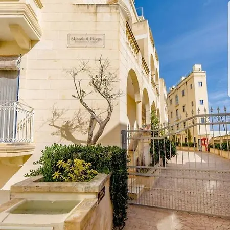 With Pool Gozo Għajnsielem