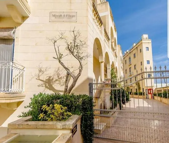 With Pool Gozo Ghajnsielem